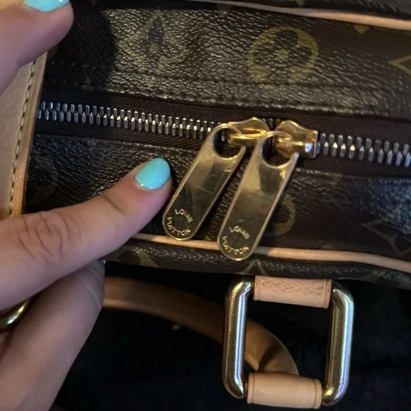 Louis Vuitton Manhattan GM - Picture 10 of 16